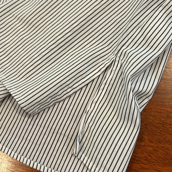 Black and white striped shirt.  Bell sleeves XL.  Gibson - Picture 4 of 4